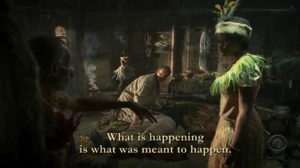 L'Ancien du village (Conrad Roberts) proclame que "ce qui arrive est ce qui devait arriver" aux soldats américains d'élite Bob (Scott Foley) et Hector (Demore Barnes), blessé, sous le regard de la jeune Papoue Jackie (Hope Olaide Wilson).