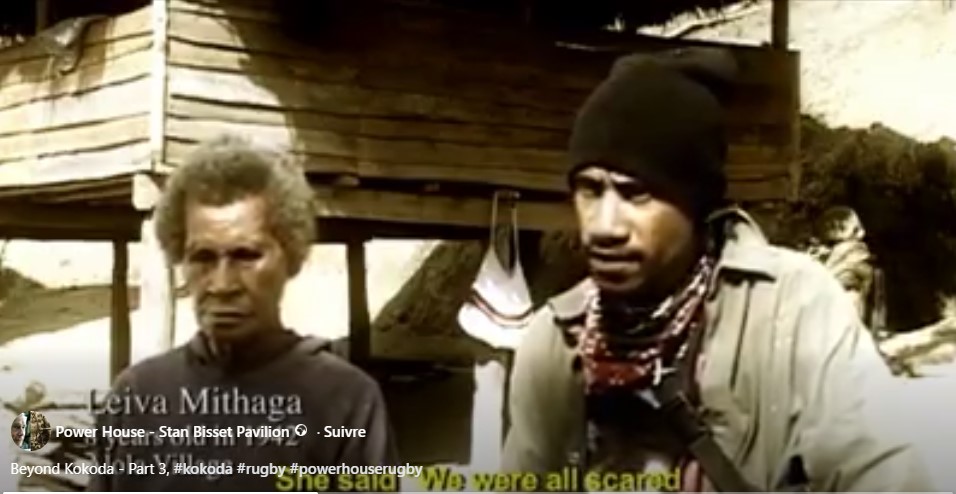 La villageoise papoue Leiva Mithaga et son interprète: elle explique qu'ils avaient tous très peur pendant la guerre.